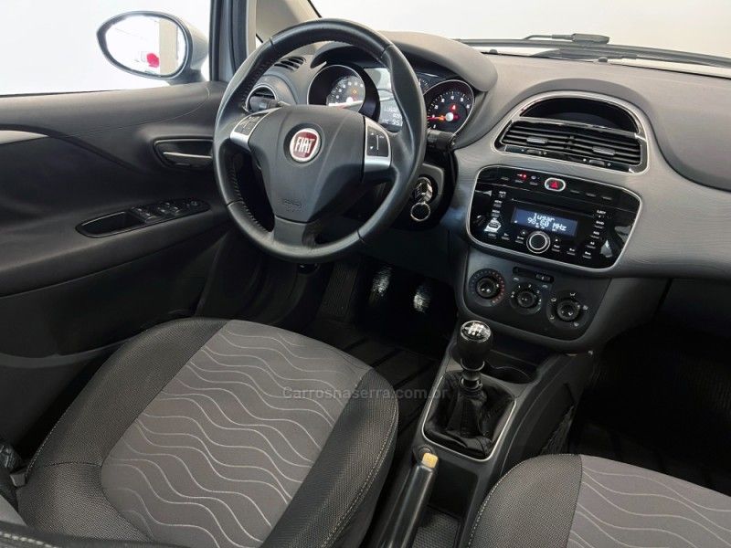 FIAT PUNTO 1.4 ATTRACTIVE ITALIA 8V 2015/2016 ÓTIMA CAR FLORES DA CUNHA / Carros no Vale