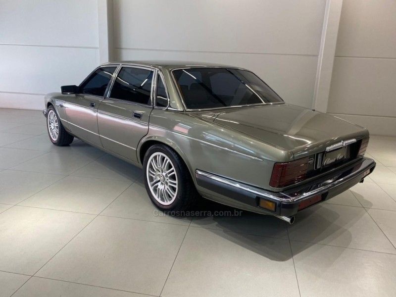 JAGUAR DAIMLER 3.6 V6 XJ40 1986/1987 ÓTIMA CAR FLORES DA CUNHA / Carros no Vale