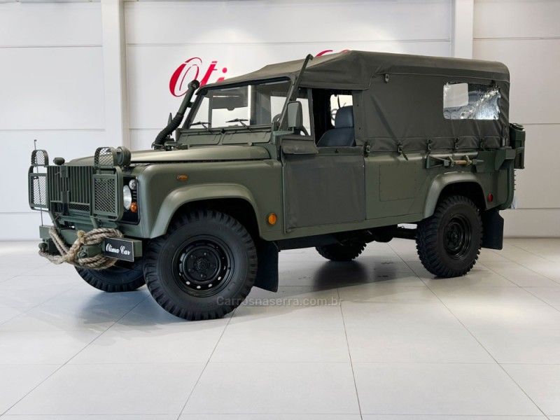 LAND ROVER DEFENDER 2.4 110 SW 4X4 TURBO 2004/2004 ÓTIMA CAR FLORES DA CUNHA / Carros no Vale