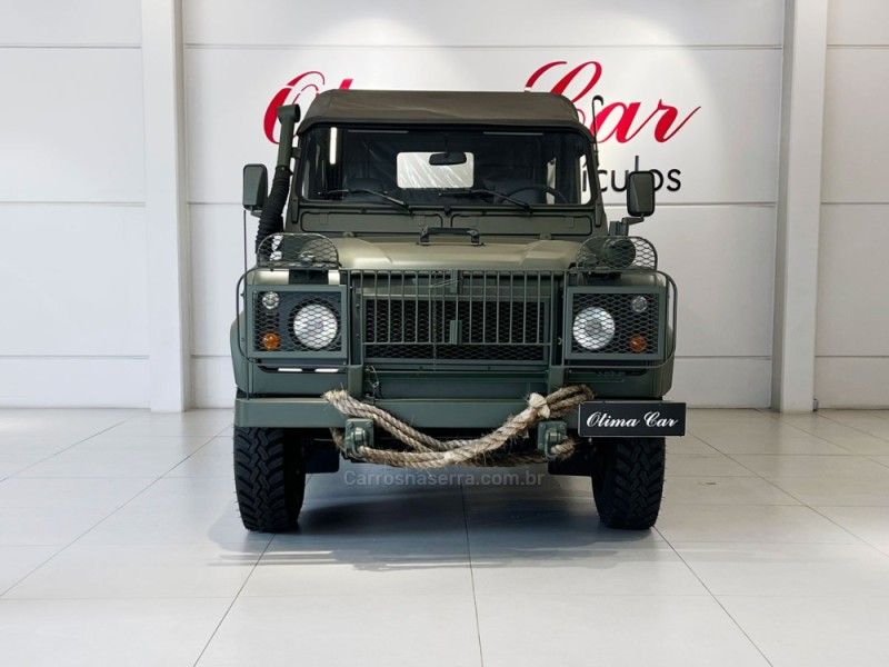 LAND ROVER DEFENDER 2.4 110 SW 4X4 TURBO 2004/2004 ÓTIMA CAR FLORES DA CUNHA / Carros no Vale
