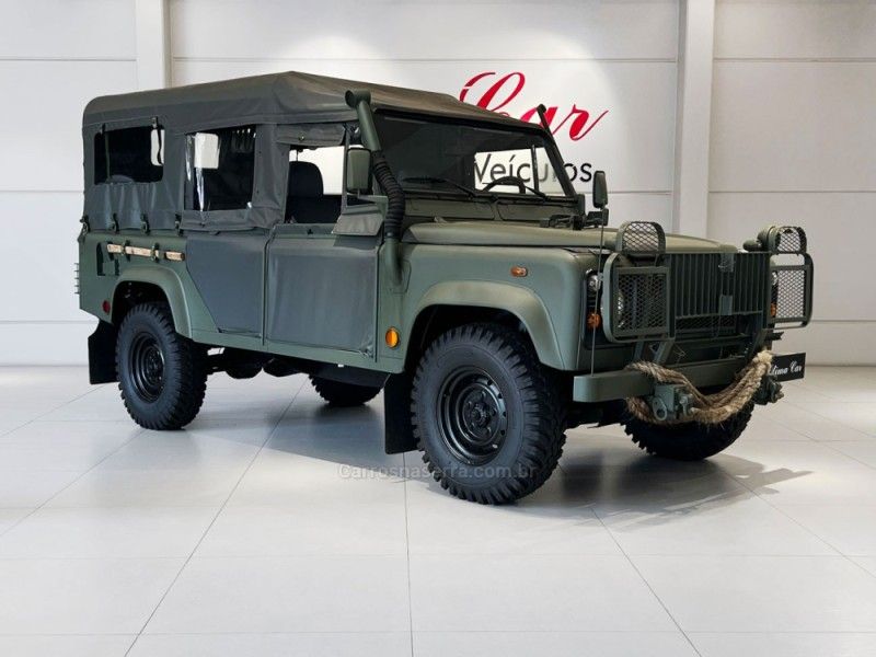LAND ROVER DEFENDER 2.4 110 SW 4X4 TURBO 2004/2004 ÓTIMA CAR FLORES DA CUNHA / Carros no Vale