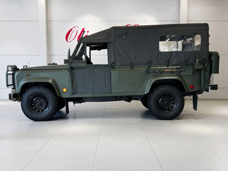 LAND ROVER DEFENDER 2.4 110 SW 4X4 TURBO 2004/2004 ÓTIMA CAR FLORES DA CUNHA / Carros no Vale