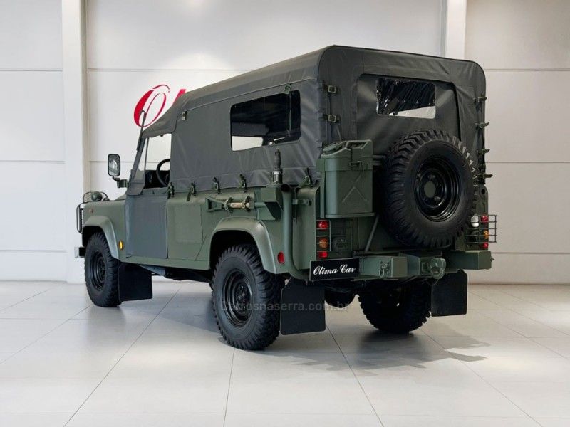 LAND ROVER DEFENDER 2.4 110 SW 4X4 TURBO 2004/2004 ÓTIMA CAR FLORES DA CUNHA / Carros no Vale