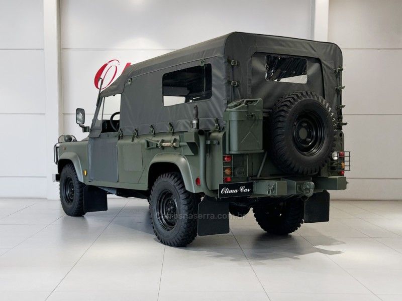 LAND ROVER DEFENDER 2.4 110 SW 4X4 TURBO 2004/2004 ÓTIMA CAR FLORES DA CUNHA / Carros no Vale LAND ROVER DEFENDER 2.4 110 SW 4X4 TURBO 2004/2004 ÓTIMA CAR FLORES DA CUNHA / Carros no Vale