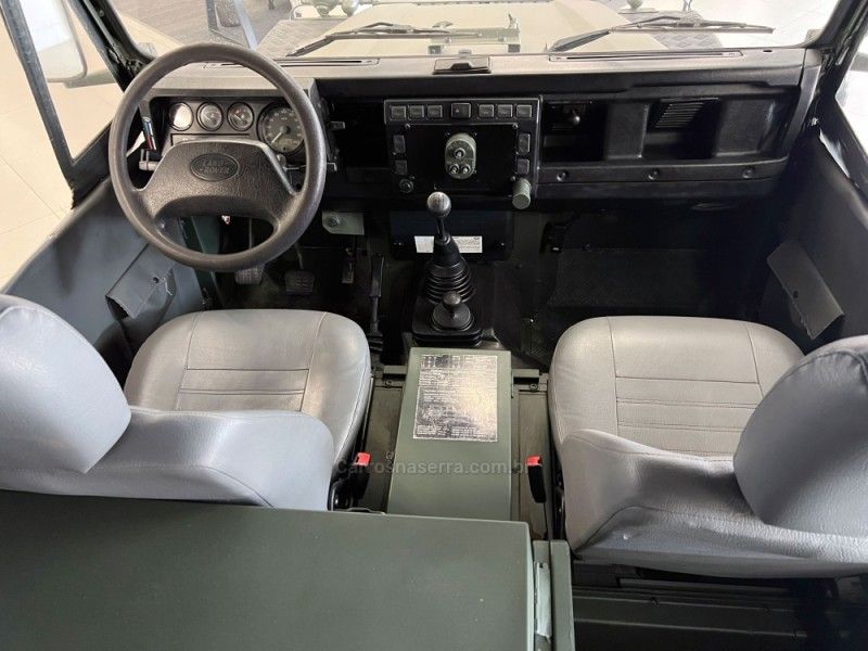 LAND ROVER DEFENDER 2.4 110 SW 4X4 TURBO 2004/2004 ÓTIMA CAR FLORES DA CUNHA / Carros no Vale