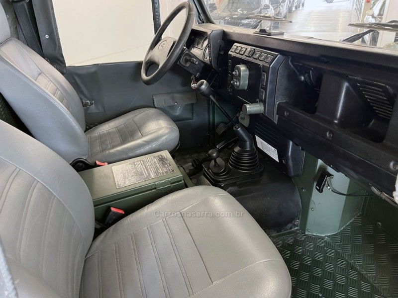 LAND ROVER DEFENDER 2.4 110 SW 4X4 TURBO 2004/2004 ÓTIMA CAR FLORES DA CUNHA / Carros no Vale