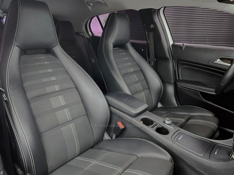 MERCEDES-BENZ GLA 200 1.6 CGI ADVANCE 16V TURBO 2018/2018 ÓTIMA CAR FLORES DA CUNHA / Carros no Vale