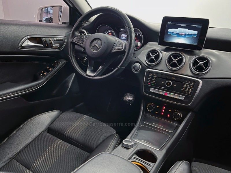 MERCEDES-BENZ GLA 200 1.6 CGI ADVANCE 16V TURBO 2018/2018 ÓTIMA CAR FLORES DA CUNHA / Carros no Vale