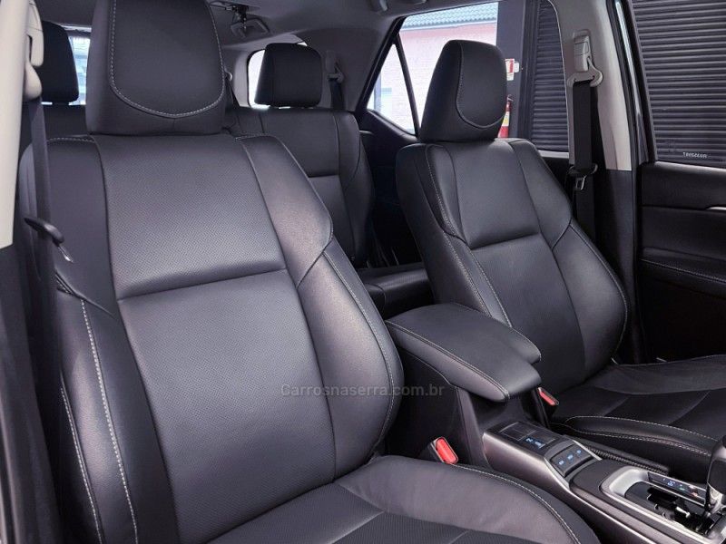 TOYOTA HILUX SW4 2.8 4X4 SRX PLATINUM TURBO 7 LUGARES 2023/2024 ÓTIMA CAR FLORES DA CUNHA / Carros no Vale TOYOTA HILUX SW4 2.8 4X4 SRX PLATINUM TURBO 7 LUGARES 2023/2024 ÓTIMA CAR FLORES DA CUNHA / Carros no Vale