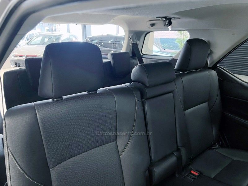 TOYOTA HILUX SW4 2.8 4X4 SRX PLATINUM TURBO 7 LUGARES 2023/2024 ÓTIMA CAR FLORES DA CUNHA / Carros no Vale TOYOTA HILUX SW4 2.8 4X4 SRX PLATINUM TURBO 7 LUGARES 2023/2024 ÓTIMA CAR FLORES DA CUNHA / Carros no Vale