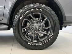 TOYOTA HILUX SW4 2.8 4X4 SRX PLATINUM TURBO 7 LUGARES 2023/2024 ÓTIMA CAR FLORES DA CUNHA / Carros no Vale