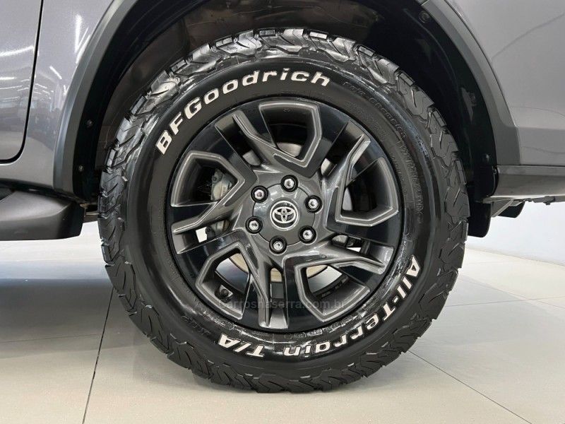 TOYOTA HILUX SW4 2.8 4X4 SRX PLATINUM TURBO 7 LUGARES 2023/2024 ÓTIMA CAR FLORES DA CUNHA / Carros no Vale TOYOTA HILUX SW4 2.8 4X4 SRX PLATINUM TURBO 7 LUGARES 2023/2024 ÓTIMA CAR FLORES DA CUNHA / Carros no Vale