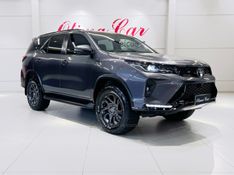 TOYOTA HILUX SW4 2.8 4X4 SRX PLATINUM TURBO 7 LUGARES 2023/2024 ÓTIMA CAR FLORES DA CUNHA / Carros no Vale