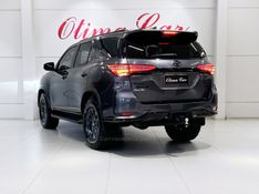 TOYOTA HILUX SW4 2.8 4X4 SRX PLATINUM TURBO 7 LUGARES 2023/2024 ÓTIMA CAR FLORES DA CUNHA / Carros no Vale