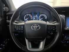 TOYOTA HILUX SW4 2.8 4X4 SRX PLATINUM TURBO 7 LUGARES 2023/2024 ÓTIMA CAR FLORES DA CUNHA / Carros no Vale