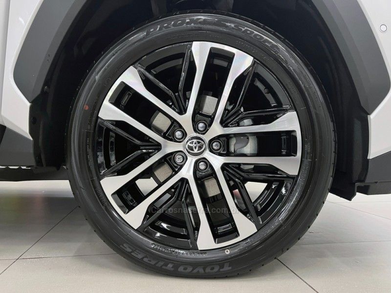 TOYOTA RAV4 2.5 SX 4WD HÍBRIDO 2026/2026 ÓTIMA CAR FLORES DA CUNHA / Carros no Vale
