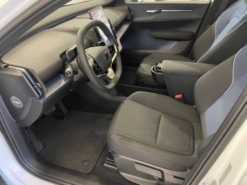 VOLVO EX30 CORE EXTENDED RANGE 2024/2025 ÓTIMA CAR FLORES DA CUNHA / Carros no Vale