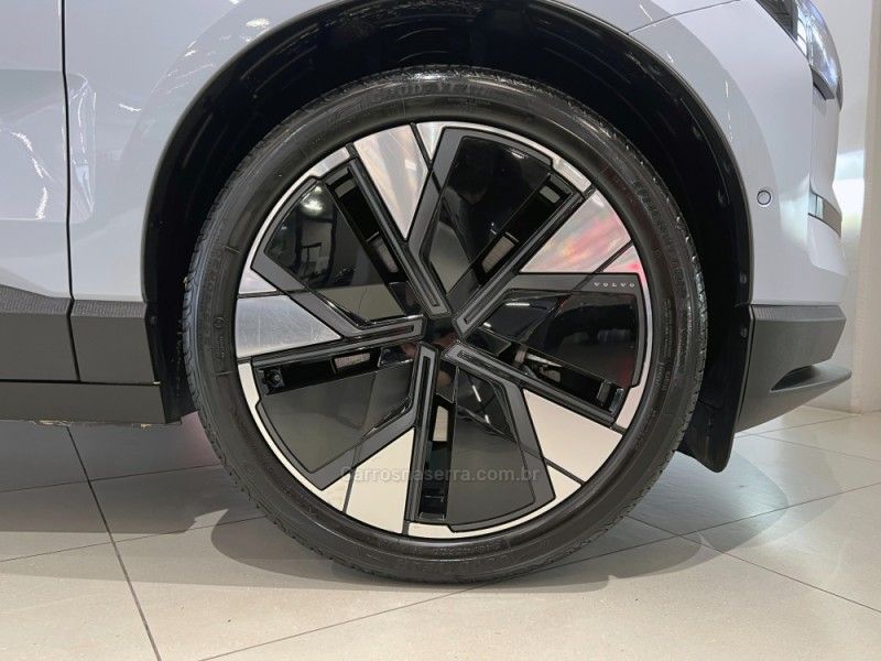 VOLVO EX30 ULTRA EXTENDED RANGE 2024/2024 ÓTIMA CAR FLORES DA CUNHA / Carros no Vale
