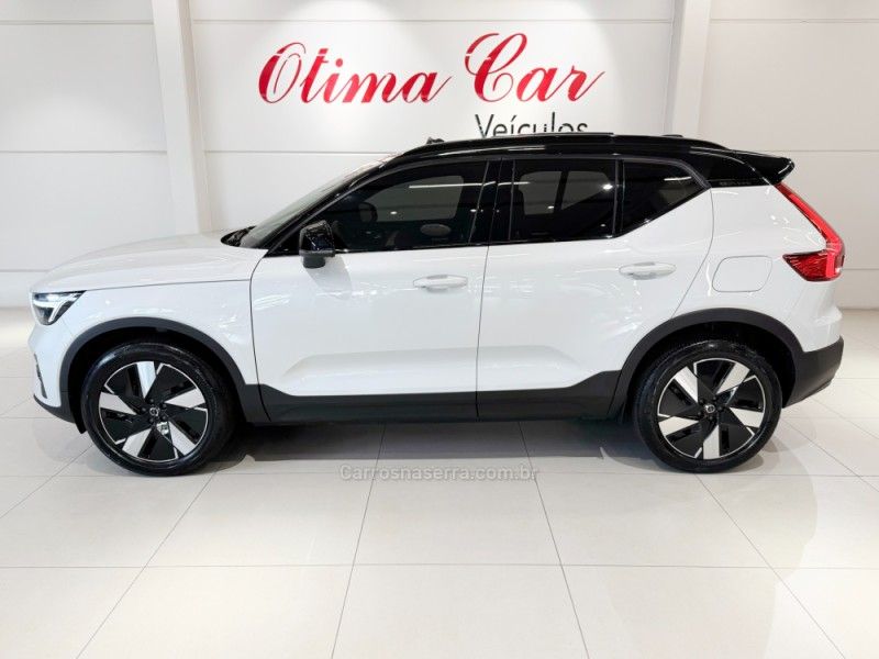 VOLVO XC 40 P6 RECHARGE ELECTRIC PLUS 2023/2024 ÓTIMA CAR FLORES DA CUNHA / Carros no Vale