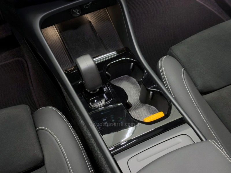 VOLVO XC 40 P6 RECHARGE ELECTRIC PLUS 2023/2024 ÓTIMA CAR FLORES DA CUNHA / Carros no Vale