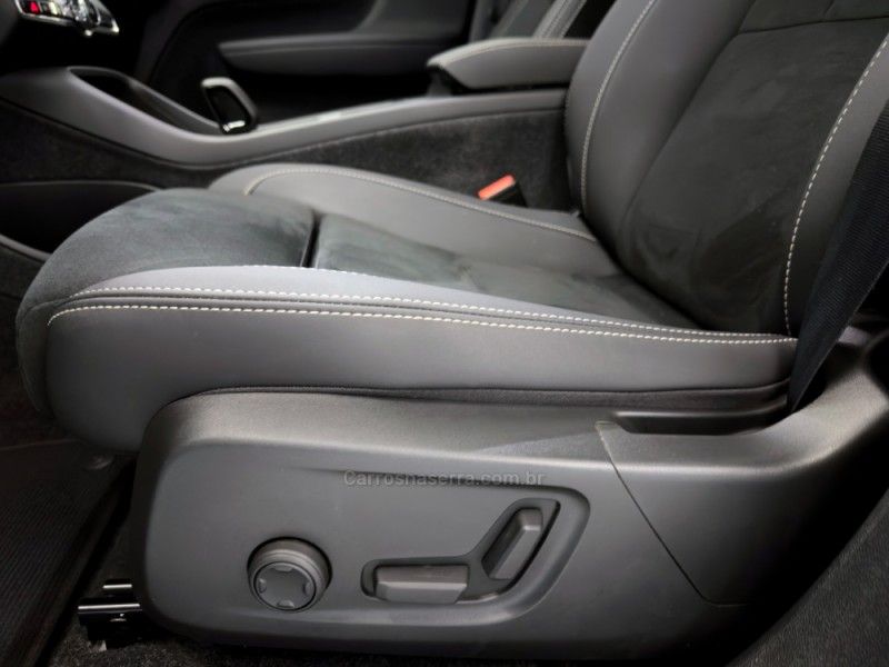 VOLVO XC 40 P6 RECHARGE ELECTRIC PLUS 2023/2024 ÓTIMA CAR FLORES DA CUNHA / Carros no Vale