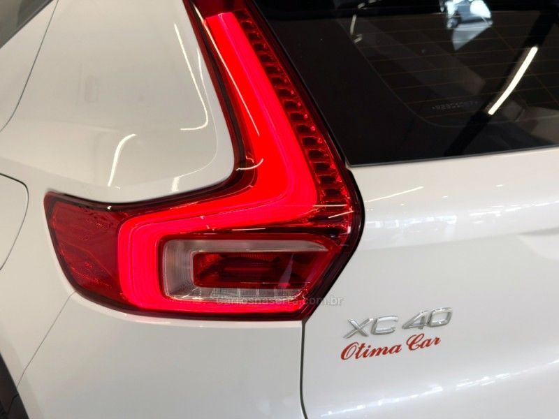 VOLVO XC 40 P6 RECHARGE ELECTRIC PLUS 2023/2024 ÓTIMA CAR FLORES DA CUNHA / Carros no Vale