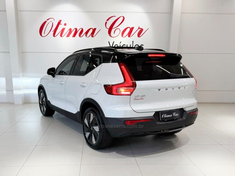 VOLVO XC 40 P6 RECHARGE ELECTRIC PLUS 2023/2024 ÓTIMA CAR FLORES DA CUNHA / Carros no Vale