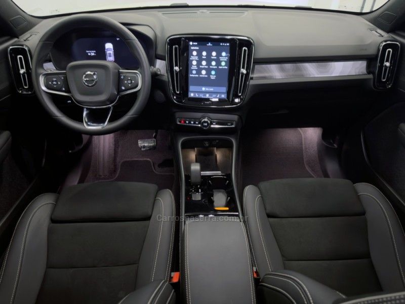 VOLVO XC 40 P6 RECHARGE ELECTRIC PLUS 2023/2024 ÓTIMA CAR FLORES DA CUNHA / Carros no Vale