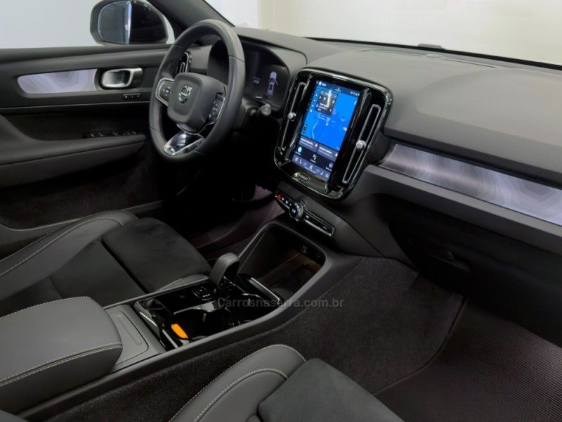 VOLVO XC 40 P6 RECHARGE ELECTRIC PLUS 2023/2024 ÓTIMA CAR FLORES DA CUNHA / Carros no Vale