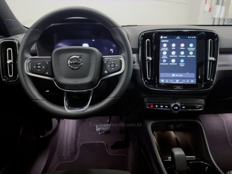VOLVO XC 40 P6 RECHARGE ELECTRIC PLUS 2023/2024 ÓTIMA CAR FLORES DA CUNHA / Carros no Vale