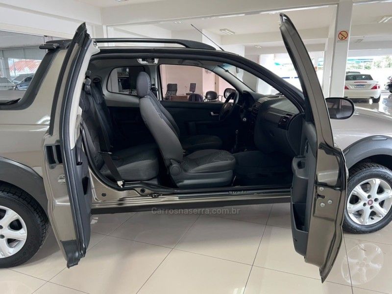 FIAT STRADA 1.4 MPI WORKING CD 8V 3P 2014/2015 CIMIRRO AUTOMÓVEIS TAQUARA / Carros no Vale