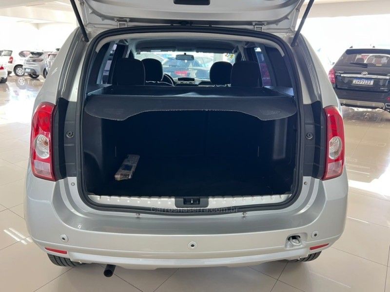 RENAULT DUSTER 1.6 DYNAMIQUE 4X2 16V 2013/2013 CIMIRRO AUTOMÓVEIS TAQUARA / Carros no Vale RENAULT DUSTER 1.6 DYNAMIQUE 4X2 16V 2013/2013 CIMIRRO AUTOMÓVEIS TAQUARA / Carros no Vale