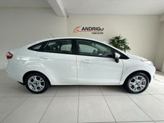 FORD FIESTA 1.6 SE SEDAN 16V 2015/2015 ANDRIGO VEÍCULOS CAXIAS DO SUL / Carros no Vale