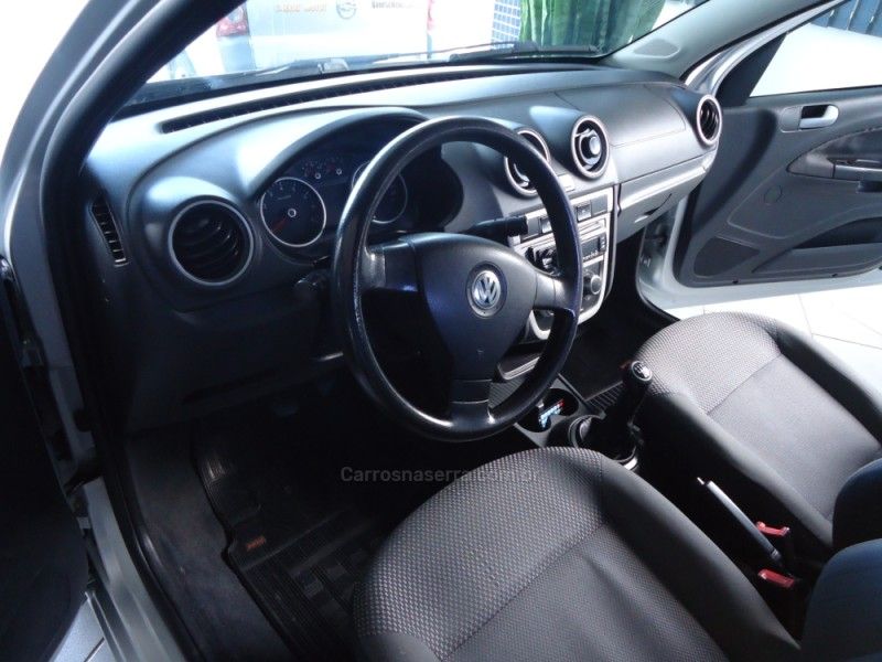 VOLKSWAGEN VOYAGE 1.6 MI TREND 8V 2011/2012 BOURSCHEID CARROS E MOTOS SANTA CLARA DO SUL / Carros no Vale