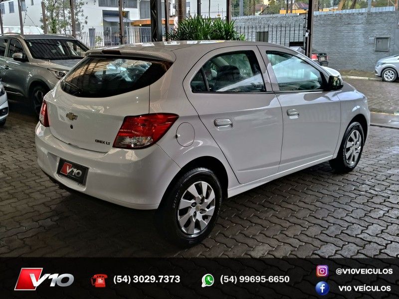 CHEVROLET ONIX 1.0 MPFI LT 8V 2013/2013 V10 VEÍCULOS CAXIAS DO SUL / Carros no Vale