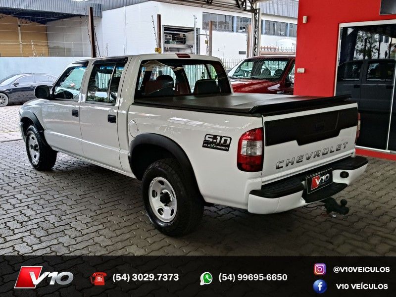 CHEVROLET S10 2.4 MPFI ADVANTAGE 4X2 CD 8V 2010/2011 V10 VEÍCULOS CAXIAS DO SUL / Carros no Vale