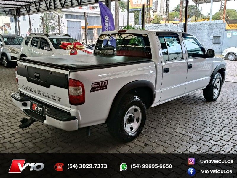CHEVROLET S10 2.4 MPFI ADVANTAGE 4X2 CD 8V 2010/2011 V10 VEÍCULOS CAXIAS DO SUL / Carros no Vale