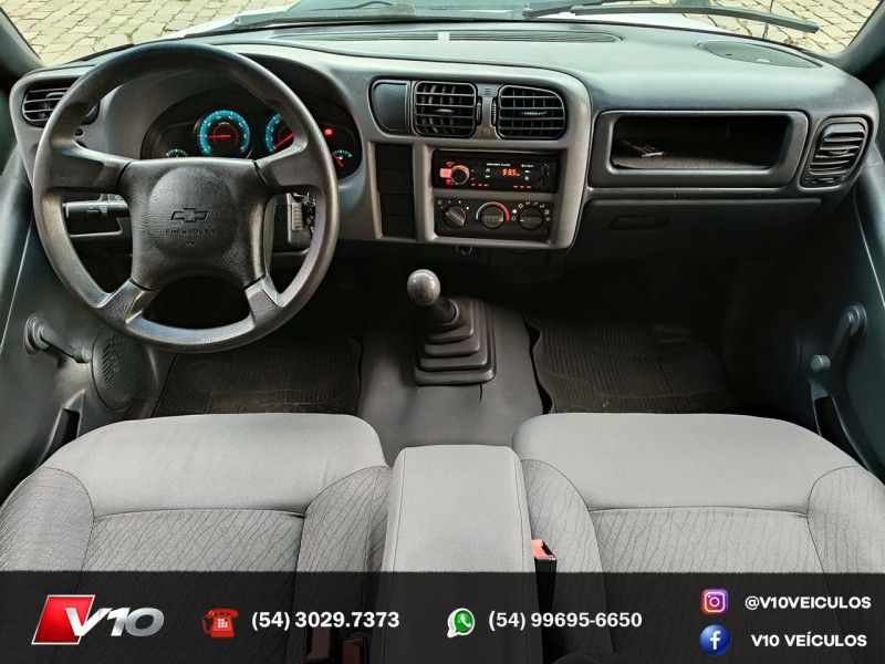 CHEVROLET S10 2.4 MPFI ADVANTAGE 4X2 CD 8V 2010/2011 V10 VEÍCULOS CAXIAS DO SUL / Carros no Vale