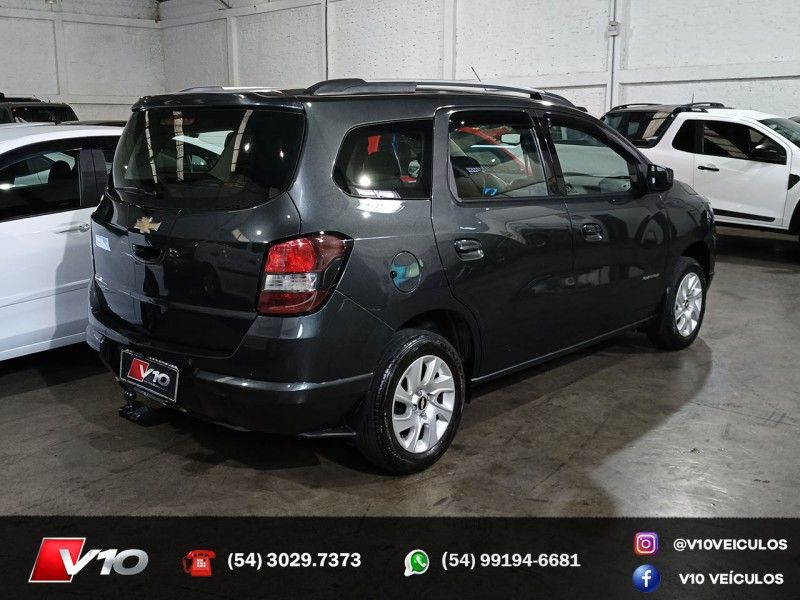 CHEVROLET SPIN 1.8 ADVANTAGE 8V 2017/2018 V10 VEÍCULOS CAXIAS DO SUL / Carros no Vale
