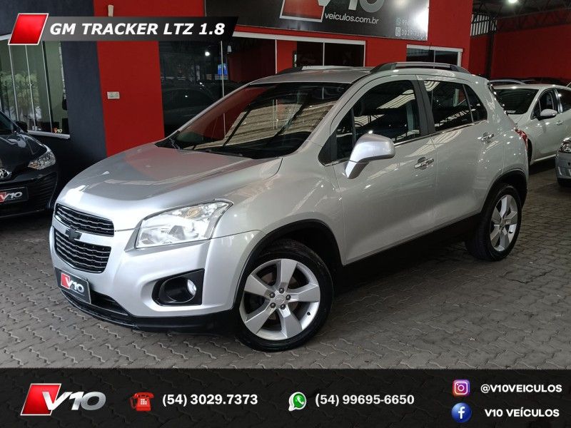 CHEVROLET TRACKER 1.8 MPFI LTZ 4X2 16V 2013/2014 V10 VEÍCULOS CAXIAS DO SUL / Carros no Vale