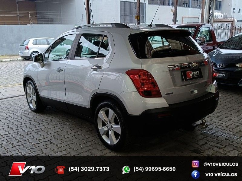 CHEVROLET TRACKER 1.8 MPFI LTZ 4X2 16V 2013/2014 V10 VEÍCULOS CAXIAS DO SUL / Carros no Vale