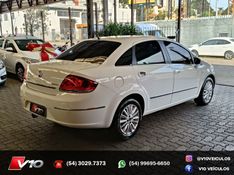 FIAT LINEA 1.8 ESSENCE 16V AUTOMATIZADO 2012/2013 V10 VEÍCULOS CAXIAS DO SUL / Carros no Vale