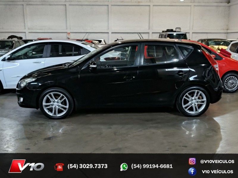 HYUNDAI I30 2.0 MPI 16V 2011/2012 V10 VEÍCULOS CAXIAS DO SUL / Carros no Vale HYUNDAI I30 2.0 MPI 16V 2011/2012 V10 VEÍCULOS CAXIAS DO SUL / Carros no Vale