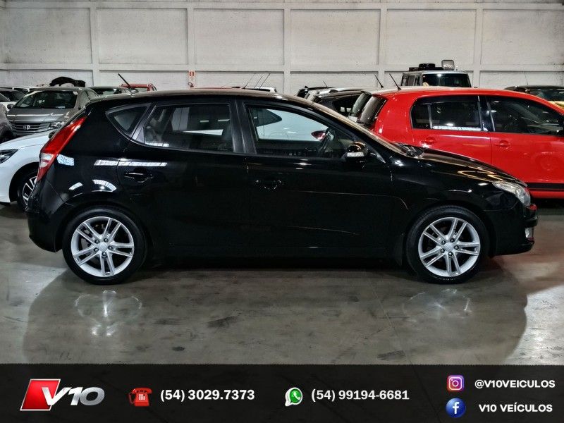 HYUNDAI I30 2.0 MPI 16V 2011/2012 V10 VEÍCULOS CAXIAS DO SUL / Carros no Vale HYUNDAI I30 2.0 MPI 16V 2011/2012 V10 VEÍCULOS CAXIAS DO SUL / Carros no Vale