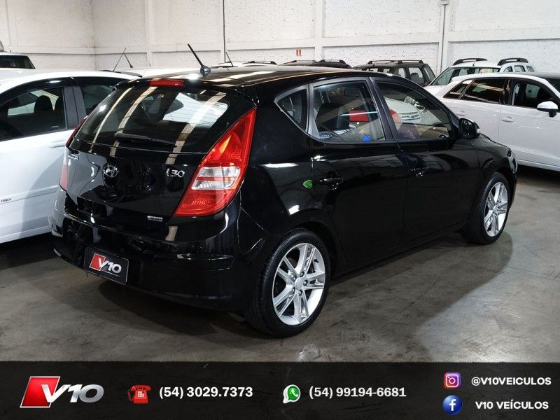 HYUNDAI I30 2.0 MPI 16V 2011/2012 V10 VEÍCULOS CAXIAS DO SUL / Carros no Vale HYUNDAI I30 2.0 MPI 16V 2011/2012 V10 VEÍCULOS CAXIAS DO SUL / Carros no Vale