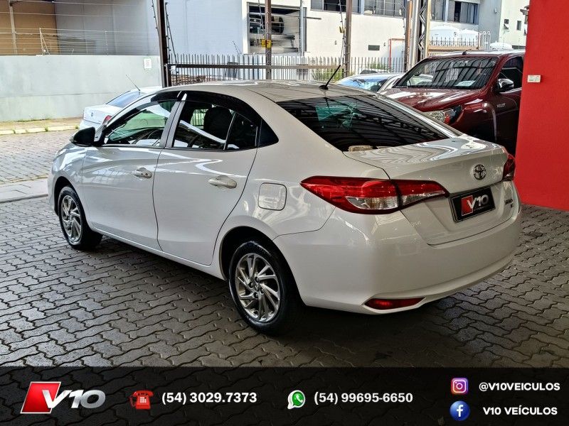 TOYOTA YARIS 1.5 XS SEDAN 16V 2023/2024 V10 VEÍCULOS CAXIAS DO SUL / Carros no Vale TOYOTA YARIS 1.5 XS SEDAN 16V 2023/2024 V10 VEÍCULOS CAXIAS DO SUL / Carros no Vale