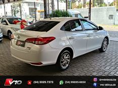 TOYOTA YARIS 1.5 XS SEDAN 16V 2023/2024 V10 VEÍCULOS CAXIAS DO SUL / Carros no Vale
