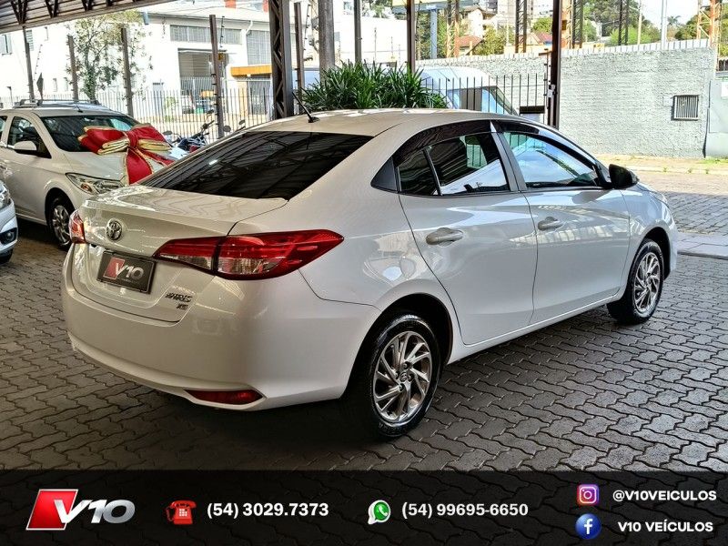 TOYOTA YARIS 1.5 XS SEDAN 16V 2023/2024 V10 VEÍCULOS CAXIAS DO SUL / Carros no Vale TOYOTA YARIS 1.5 XS SEDAN 16V 2023/2024 V10 VEÍCULOS CAXIAS DO SUL / Carros no Vale