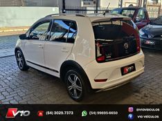VOLKSWAGEN UP 1.0TSI CROSS 12V 2017/2018 V10 VEÍCULOS CAXIAS DO SUL / Carros no Vale