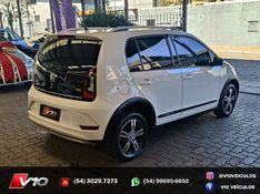 VOLKSWAGEN UP 1.0TSI CROSS 12V 2017/2018 V10 VEÍCULOS CAXIAS DO SUL / Carros no Vale